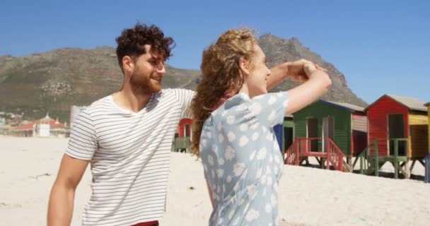 Casal Romântico Dançando Juntos Praia Casal Divertindo — Vídeo de Stock