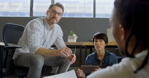 Mensen Uit Het Bedrijfsleven Interactie Met Elkaar Office Mensen Uit — Stockvideo