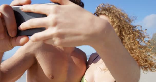 Romantic Couple Taking Selfie Mobile Phone Beach Couple Having Fun — Stock Video