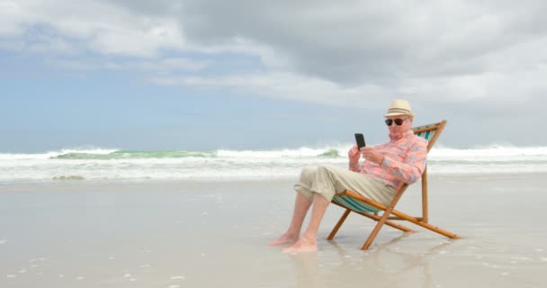 Side View Old Caucasian Senior Man Using Mobile Phone Beach — Stock Video