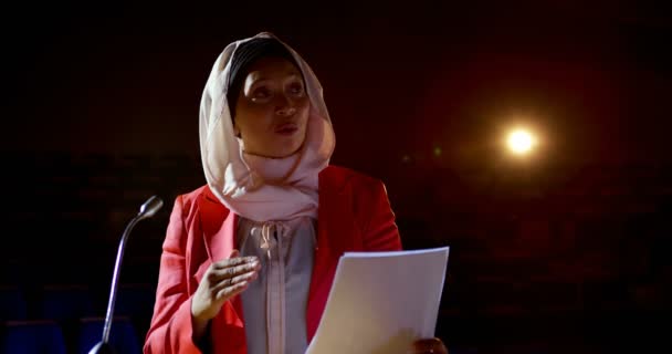 Vista Frontale Matura Donna Affari Razza Mista Con Hijab Che — Video Stock