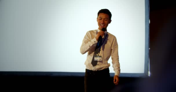 Vista Frontal Belo Jovem Empresário Asiático Falando Seminário Negócios Auditório — Vídeo de Stock