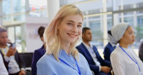 Vista Laterale Una Giovane Donna Affari Caucasica Che Partecipa Seminario — Video Stock