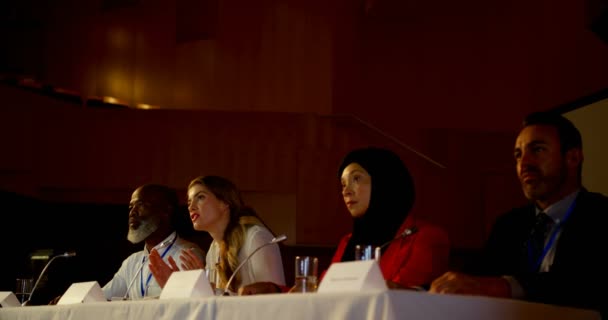 Vista Lateral Hermosa Joven Mujer Negocios Del Cáucaso Habla Seminario — Vídeos de Stock