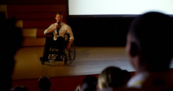 Vue Face Beau Jeune Homme Affaires Handicapé Caucasien Parlant Dans — Video