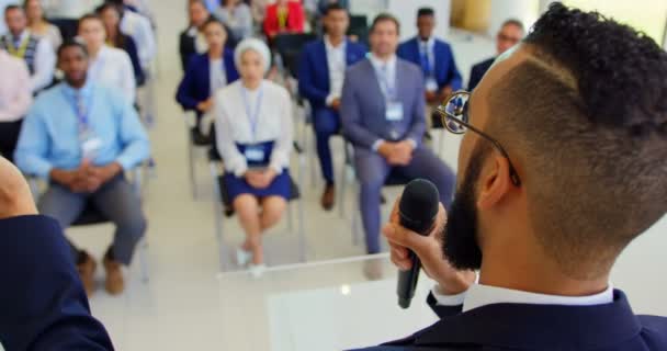 Vue Rapprochée Arrière Orateur Asiatique Parlant Dans Micro Lors Séminaire — Video