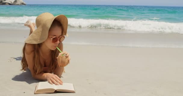 Front View Caucasian Woman Hat Reading Book Beach She Drinking — Stock Video