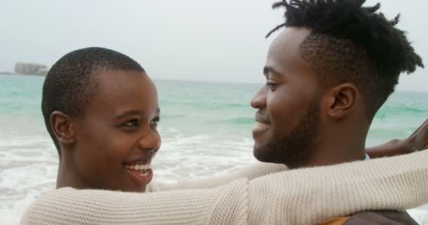 Vue Latérale Couple Afro Américain Dansant Ensemble Sur Plage Ils — Video