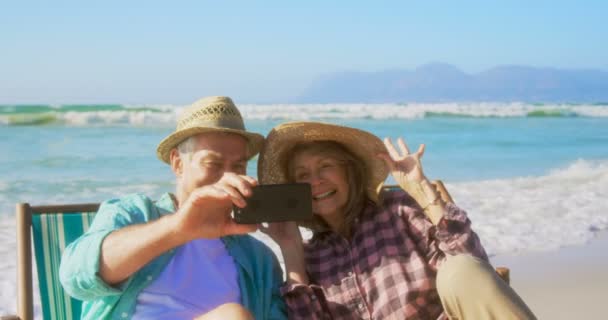 Vue Face Couple Caucasien Âgé Actif Prenant Selfie Avec Téléphone — Video