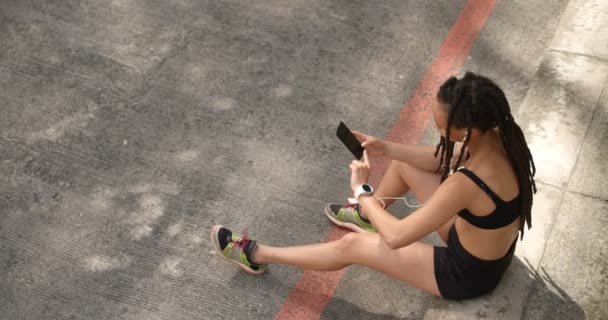 Side View Young African American Woman Using Mobile Phone City — Stock Video