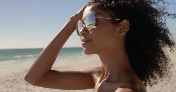 Side View African American Woman Sunglasses Standing Beach She Smiling Stock Video
