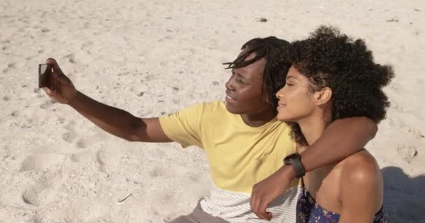Side View African American Couple Taking Selfie Mobile Phone Beach — Stock Video