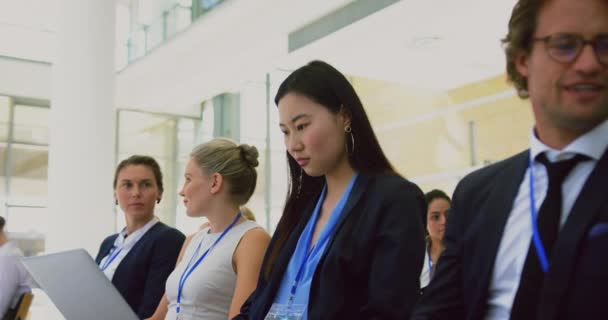 Vista Frontal Empresária Asiática Olhando Para Câmera Durante Seminário Ela — Vídeo de Stock