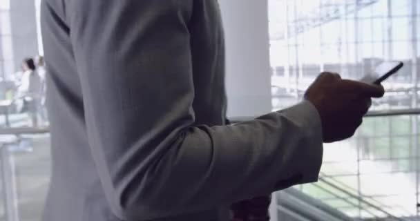 Mid Section African American Businessman Using Mobile Phone Corridor Office — Stock Video