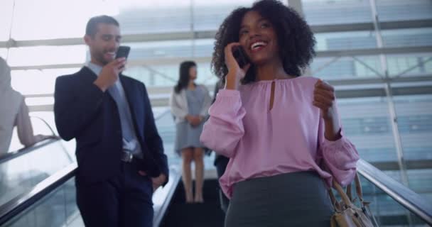 Low Angle View African American Businesswoman Using Mobile Phone Escalator — Stock Video