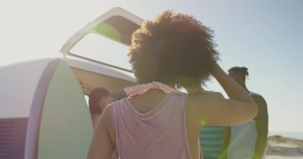 Slow Motion Volg Schot Van Een Jonge Vrouw Die Deelneemt — Stockvideo