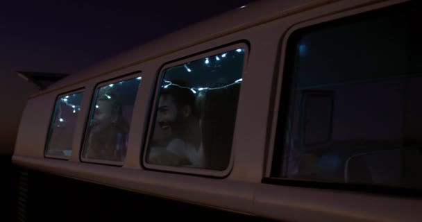 Vista Cerca Través Las Ventanas Autocaravana Van Coche Con Luces — Vídeos de Stock