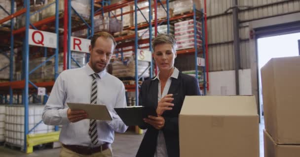 Caucasian Man Woman Warehouse Managers Standing Stack Boxes Warehouse Loading — Stock Video
