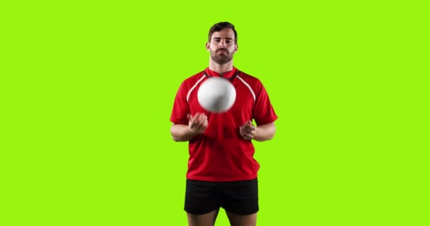 Kafkasyalı Genç Bir Rugby Oyuncusunun Canlandırması Kameraya Bakıyor Parlak Yeşil — Stok video