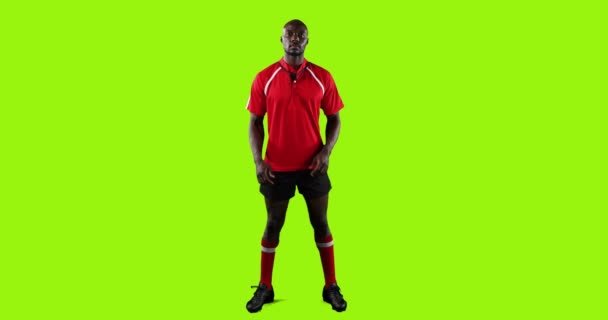 Animace Celovečerního Pohledu Mladého Afroamerického Ragbyového Hráče Stojícího Zkříženýma Rukama — Stock video