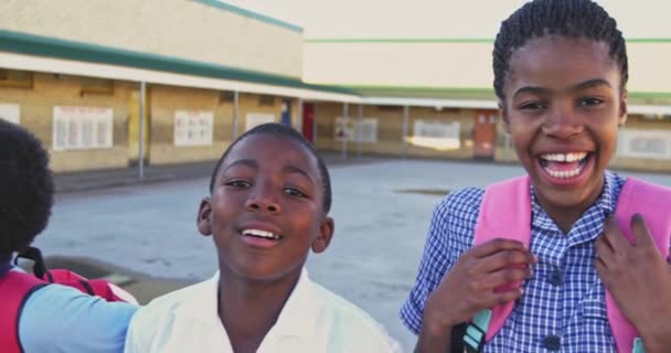 Panning Portret Close Van Jonge Afrikaanse Schoolkinderen Dragen School Uniformen — Stockvideo