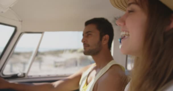 Çift Arabada Seyahat Yaz Konsepti Video — Stok video