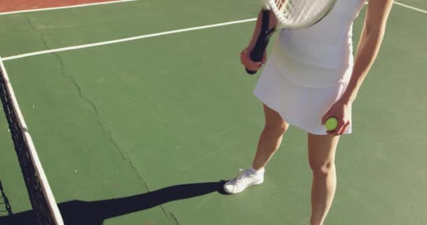 Vooraanzicht Laag Gedeelte Van Een Jonge Blanke Vrouw Die Tennis — Stockvideo