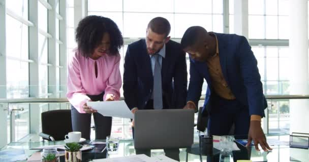 Front View Young African American Businesswoman Young Caucasian Businessman Young — Stock Video