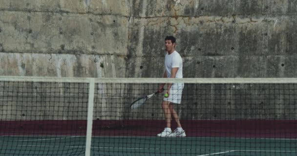 Pohled Mladou Kavkazskou Ženu Mladého Kavkazského Muže Který Hraje Tenis — Stock video