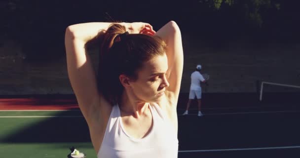 Front View Närbild Ung Kaukasisk Kvinna Stretching Och Ung Kaukasiska — Stockvideo