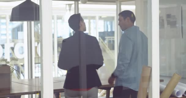 Vue Arrière Jeunes Hommes Femmes Affaires Créatifs Caucasiens Travaillant Dans — Video