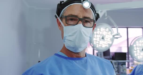 Video Caucasian Male Doctor Standing Surgical Headlamp Operation Theater Hospital — Stock Video