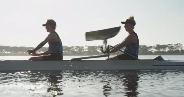 Side View Close Two Young Adult Caucasian Women Rowing Racing — Stock Video