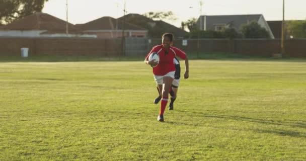 Vista Frontal Uma Jovem Adulta Mxed Raça Fêmea Jogador Rugby — Vídeo de Stock