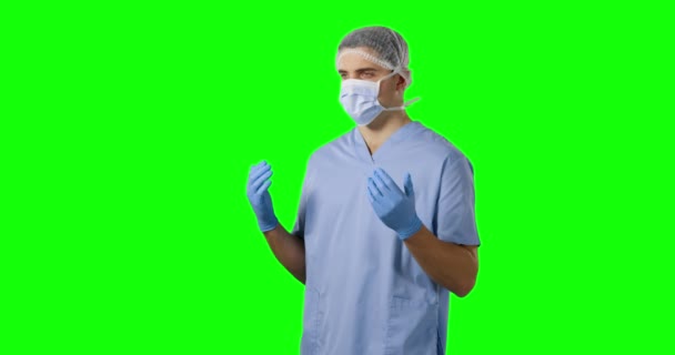 Přední Pohled Zblízka Mladého Kavkazského Mužského Chirurga Oblečenou Obličejskou Maskou — Stock video