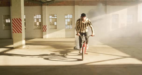 Front View Young Caucasian Man Jumping Bmx Bike Grey Smoke — Stock Video