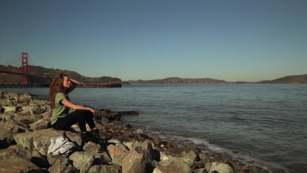 Side View Young Caucasian Woman Long Dark Hair Sitting Rocks — Stock Video