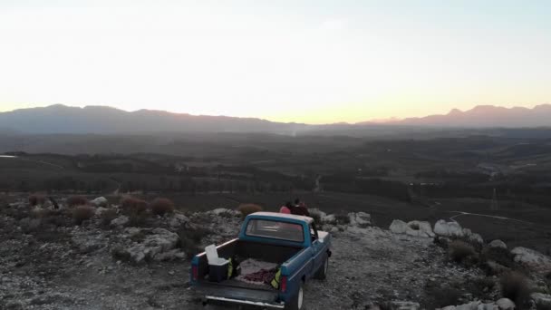 Rear View Young Couple Sitting Back Pick Truck Admiring View — Stock Video