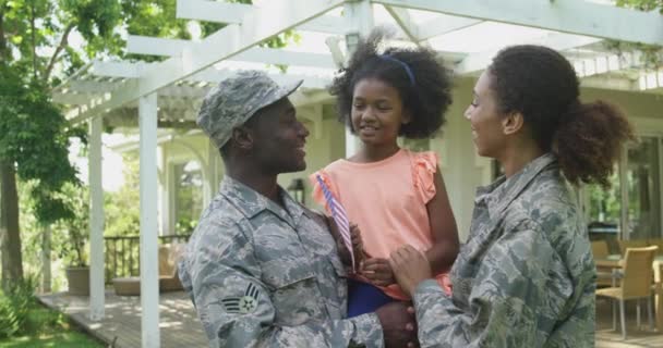 Vooraanzicht Van Een Jonge Volwassen Afro Amerikaanse Mannelijke Soldaat Een — Stockvideo