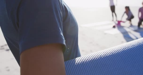 Portrét Smíšené Rasy Atraktivní Žena Těší Cvičení Pláži Slunečného Dne — Stock video