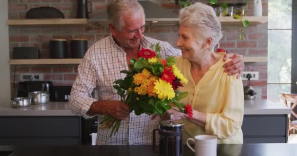 Pasangan Senior Kaukasia Menghabiskan Waktu Rumah Bersama Sama Isolasi Diri — Stok Video