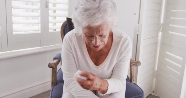 Senior Gemengde Ras Vrouw Tijd Doorbrengen Thuis Zelf Isolatie Quarantaine — Stockvideo