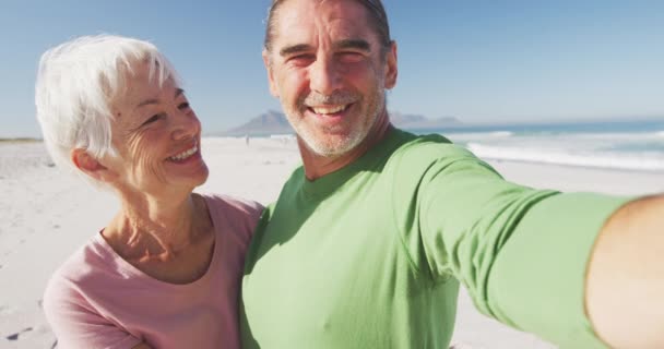 Summer Beach Vacation Portrait Senior Caucasian Couple Enjoying Time Beach — Stock Video