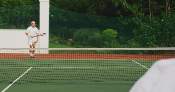 Caucasien Homme Race Mixte Portant Des Blancs Tennis Passant Temps — Video