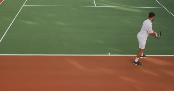 Kaukasier Och Blandras Män Bär Tennis Vita Tillbringa Tid Plan — Stockvideo