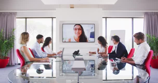 Grupo Multi Étnico Empresas Colabora Escritório Negócio Criativo Participando Videoconferência — Vídeo de Stock