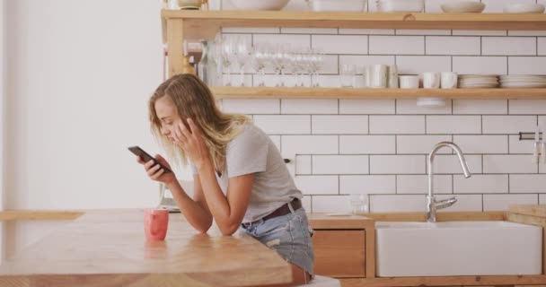 Caucasian Woman Relaxing Home Weekend Sitting Kitchen Table Using Smartphone — Stock Video