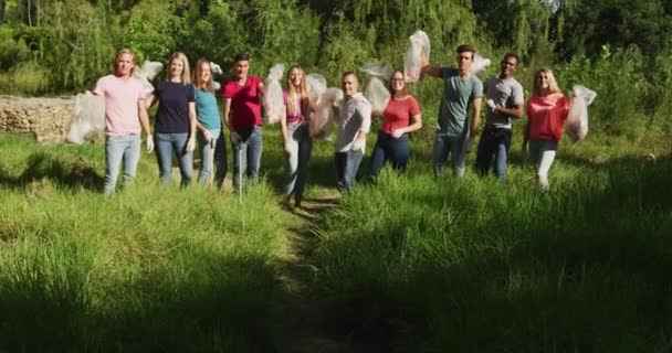 Porträt Einer Multiethnischen Gruppe Glücklicher Naturschützer Die Einem Sonnigen Tag — Stockvideo