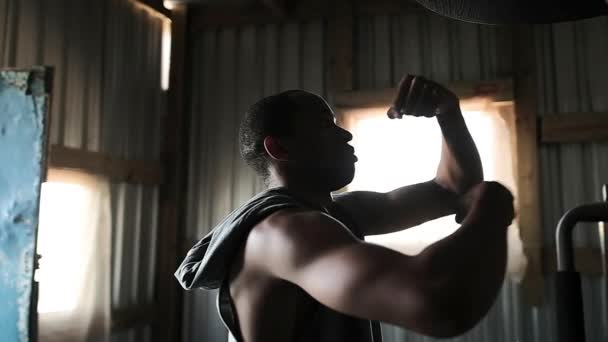 African American Man Wearing Sports Clothes Enjoying Exercising Township Boxing — Stock Video