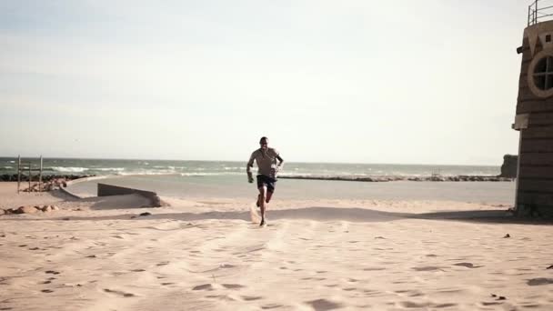 Afro Americano Vestindo Roupas Esportivas Desfrutando Exercitar Dia Ensolarado Correndo — Vídeo de Stock